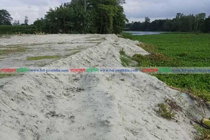 সিরাজগঞ্জে নদী দখল করে গুচ্ছগ্রাম নির্মাণ!