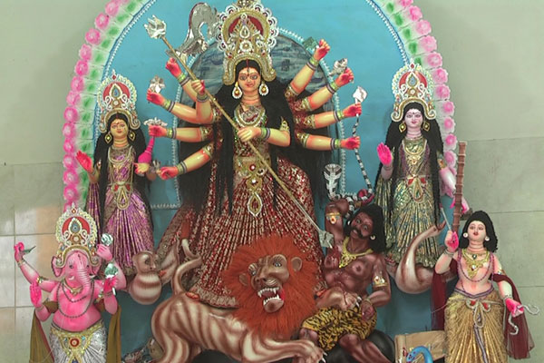মহাসপ্তমীতে অঞ্জলির মাধ্যমে পূজা অর্চনা শুরু