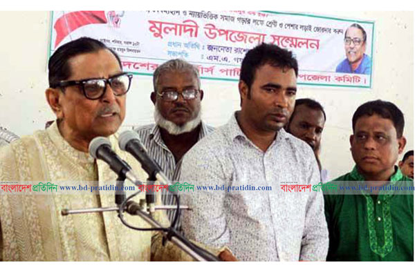 নিচ তলা থেকে শুরু করে উপর তলা পর্যন্ত হরিলুট: মেনন