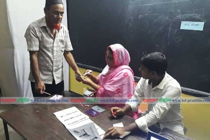 রংপুর-৩ আসনে উপ-নির্বাচনের ভোটগ্রহণ চলছে
