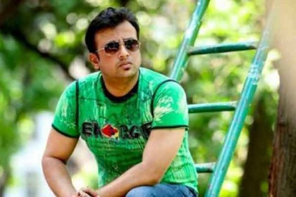 শিল্পী সমিতির সভা থেকে বেরিয়ে গেলেন রিয়াজ