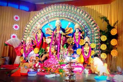 যে দুর্গাপূজার উদ্যোক্তা মুসলমানরা