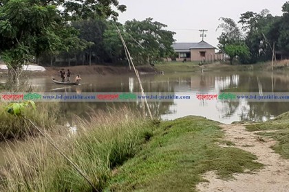 নাগধরা নদী পারাপারে প্রাণহানিসহ দুর্ভোগ, ব্রিজের দাবি এলাকাবাসীর 
