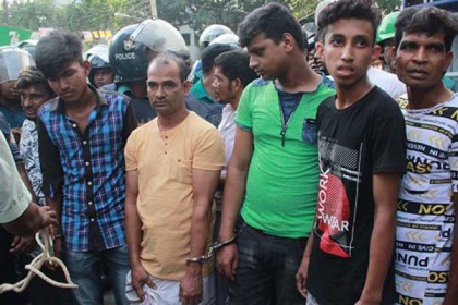 মোহাম্মদপুরে পুলিশের ওপর বিহারিদের হামলা, আটক ৭