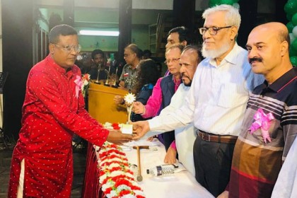 মাদার তেরেসা গোল্ডেন অ্যাওয়ার্ড পেলেন নাটোরের শিক্ষাবিদ