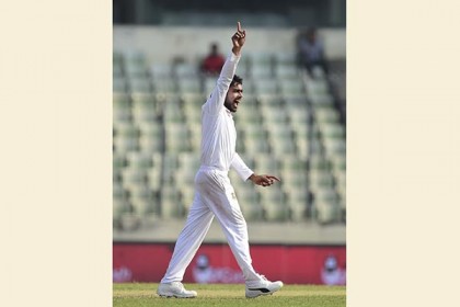 একাই ৭ উইকেট নিলেন মিরাজ 