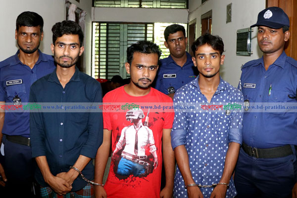 জোরপূর্বক তরুণীর সঙ্গে অন্তরঙ্গ ভিডিও করে চাঁদা দাবি, গ্রেফতার ৩