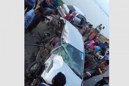 আশুলিয়ার বেড়িবাঁধে দুই প্রাইভেটকারের সংঘর্ষ, নিহত ১