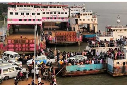 প্রবল স্রোতে ফেরি চলাচল ব্যাহত, বন্ধ লঞ্চ চলাচল