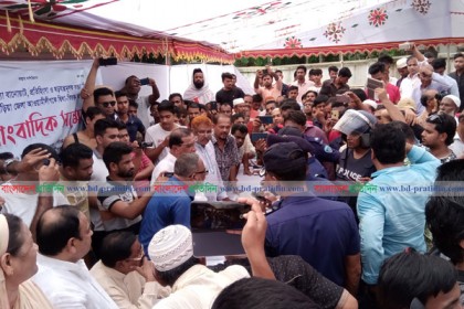 ব্রাহ্মণবাড়িয়ায় পুলিশের বাধায় আওয়ামী লীগের সংবাদ সম্মেলন পণ্ড