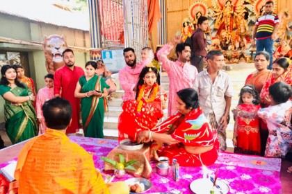 কুমারী পূজায় নারীর বন্দনা 