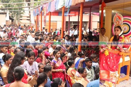 কুমিল্লায় কুমারী পূজায় দর্শনার্থীদের ঢল
