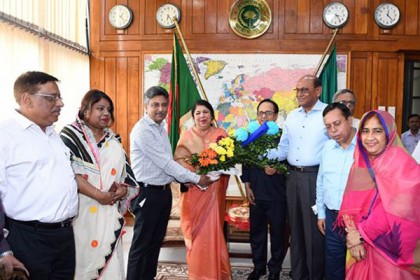 জন্মদিনে শুভেচ্ছা অভিনন্দনে ভাসলেন স্পিকার 

