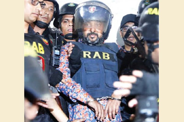 সম্রাটের হাতে হাতকড়া দেখে নেতাকর্মী-সমর্থকদের বিক্ষোভ, কান্না