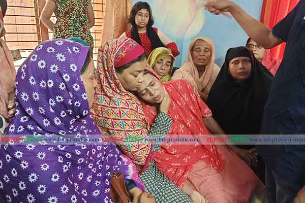 নিহত বুয়েটছাত্র আবরার ফাহাদের বাড়িতে শোকের মাতম