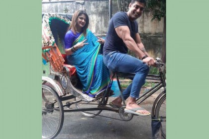 'সবচেয়ে সেরা রিকশাওয়ালা' নাকি শ্রাবন্তীর বর!