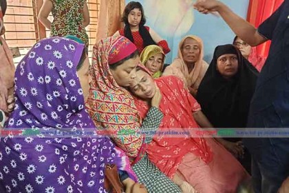 নিহত বুয়েটছাত্র আবরার ফাহাদের বাড়িতে শোকের মাতম