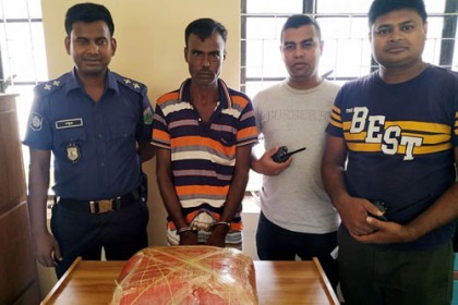 বগুড়ায় পাঁচ কেজি গাঁজাসহ ব্যবসায়ী গ্রেফতার 