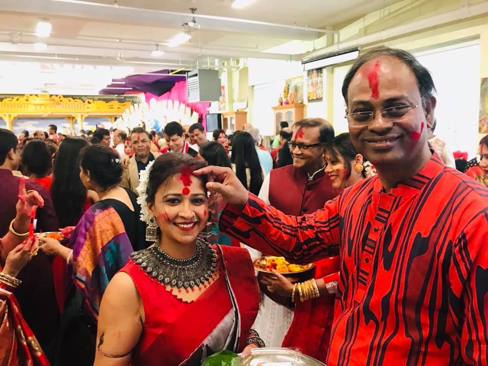 সার্বজনীন দুর্গাপূজায় টরন্টোর মন্দিরে মন্দিরে মানুষের ঢল