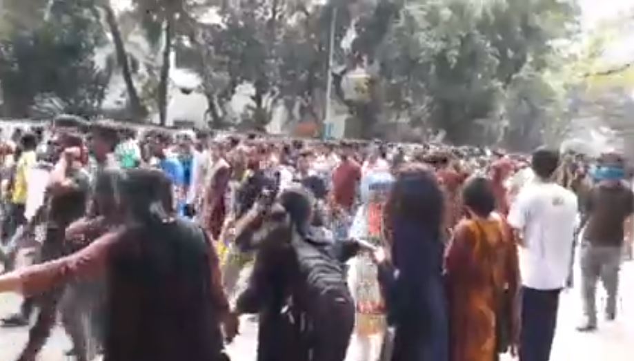 আবরার হত্যার প্রতিবাদে ঢাবি শিক্ষার্থীরা