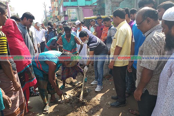 সাতক্ষীরায় জেলা প্রশাসকের পরিচ্ছন্নতা অভিযান, সতর্ক করলেন ব্যবসায়ীদের