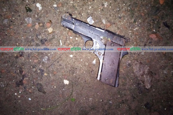 অস্ত্র ঠেকিয়ে ২ শিক্ষার্থীকে হুমকি, ২ ছাত্রলীগ নেতা আটক