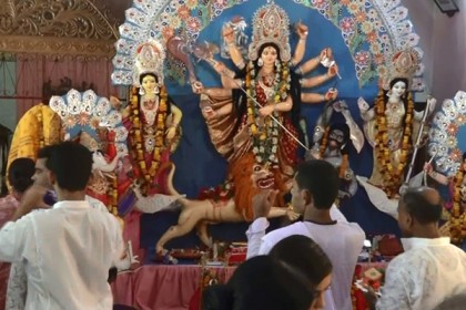 বরিশালে মন্দিরে মন্দিরে পূজা অর্চনা