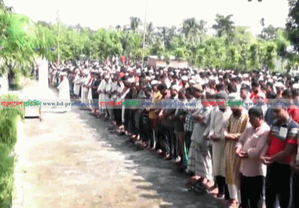 বাড়ির আঙিনায় চিরনিদ্রায় শায়িত আবরার