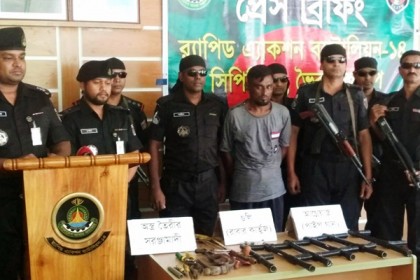 ব্রাহ্মণবাড়িয়ায় ৬টি পাইপগান-গুলিসহ অস্ত্র ব্যবসায়ী আটক