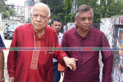 সাবেক অর্থমন্ত্রীকে উন্নয়ন কাজ দেখালেন মেয়র আরিফ