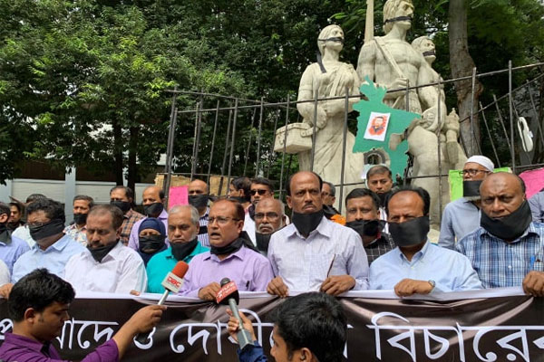 আবরার হত্যার বিচারের দাবিতে ঢাবি সাদা দলের মৌন অবস্থান