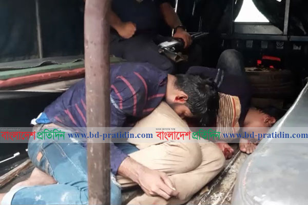 আশুলিয়ায় বিকাশের টাকা ছিনতাইয়ের চেষ্টা, তিনজনকে গণধোলাই