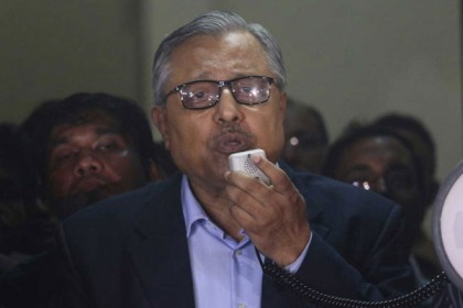 অবরুদ্ধের পর বুয়েট ভিসি কক্ষের তালা খুলে দিল শিক্ষার্থীরা