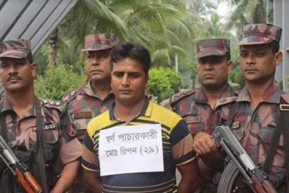 কুষ্টিয়ার মিরপুরে ৭ স্বর্ণের বারসহ যুবক আটক
