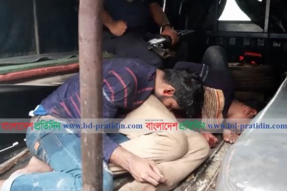 আশুলিয়ায় বিকাশের টাকা ছিনতাইয়ের চেষ্টা, তিনজনকে গণধোলাই