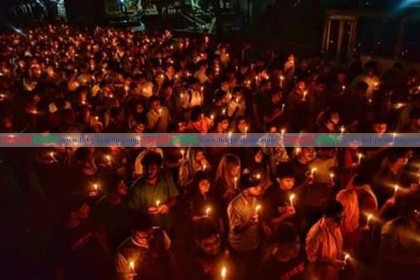 মোমবাতি হাতে নিয়ে আবরারকে স্মরণ বুয়েট শিক্ষার্থীদের