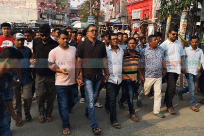 দুর্নীতির অভিযোগ মাথায় নিয়ে দুর্নীতি বিরোধী র‌্যালি করলেন যুবলীগ নেতা

