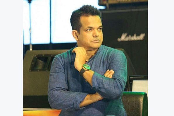 কারো ঘর পোড়ে, কেউ আলু পোড়া খায়...