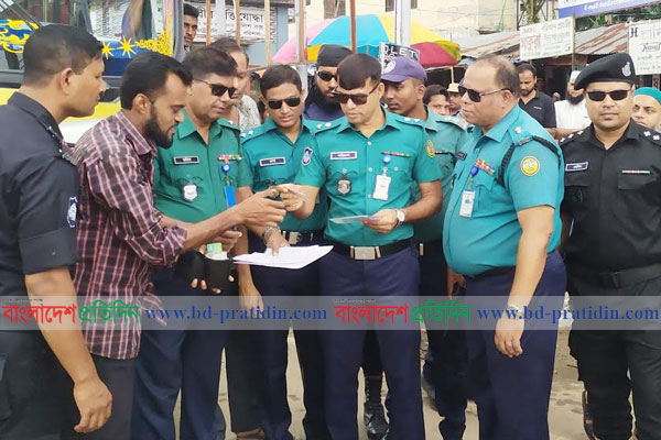 বরিশালে অবৈধ যানবাহনের বিরুদ্ধে যৌথ অভিযান