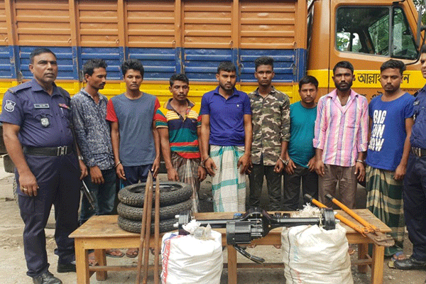 সিরাজগঞ্জে ডাকাতদলের ৮ সদস্য আটক

