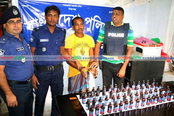 নোয়াখালীতে ফেনসিডিলসহ মাদক ব্যবসায়ী আটক