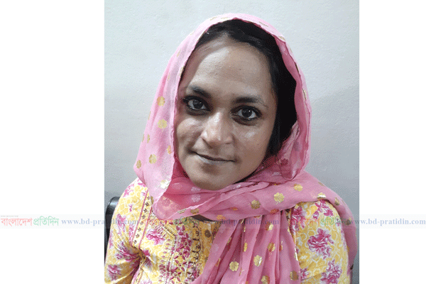 বাবা-মায়ের খোঁজে জার্মান নারী ময়মনসিংহে

