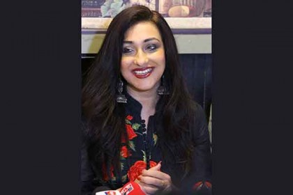নিউইয়র্কে দুর্গাপূজা নিয়ে ঋতুপর্ণার সংবাদ সম্মেলন