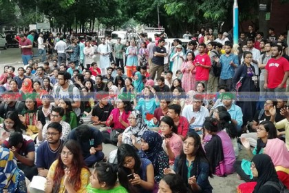 আবরার হত্যার প্রতিবাদে চতুর্থদিনের মতো উত্তাল বুয়েট