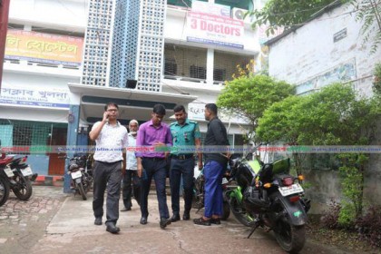 খুলনায় থ্রি-ডক্টরস ভর্তি কোচিংয়ে অভিযান, পরিচালক আটক
