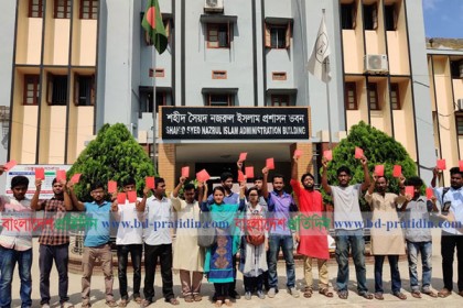 রাবি প্রশাসনকে ‘অবাঞ্ছিত’ ঘোষণা