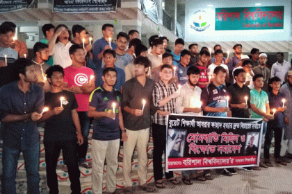 আবরার হত্যাকারীদের শাস্তির দাবিতে বরিশাল বিশ্ববিদ্যালয়ে মোমবাতি প্রজ্বলন

