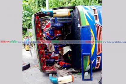 রাঙামাটিতে পর্যটকবাহী বাস উল্টে আহত ১৬