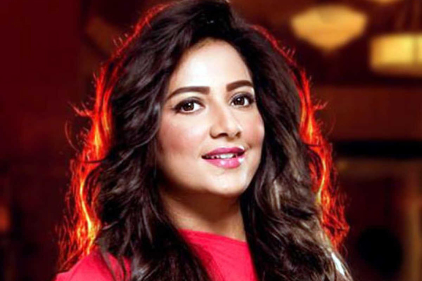 ছুটির দিনে কেনিয়াতে সিংহের মুখোমুখি শুভশ্রী