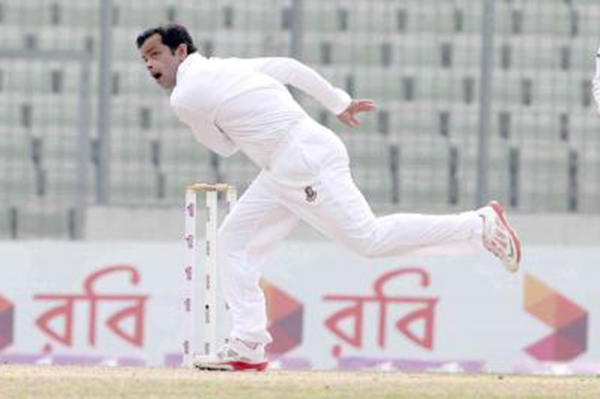 রাজ্জাকের ঘূর্ণিতে চালকের আসনে খুলনা